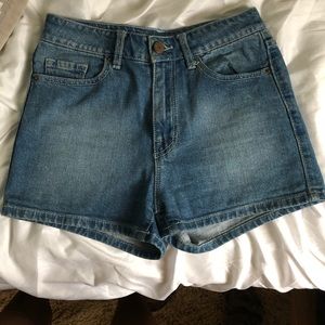 URBAN OUTFITTERS HIGH WAISTED SHORTS